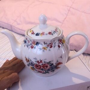Tea pot